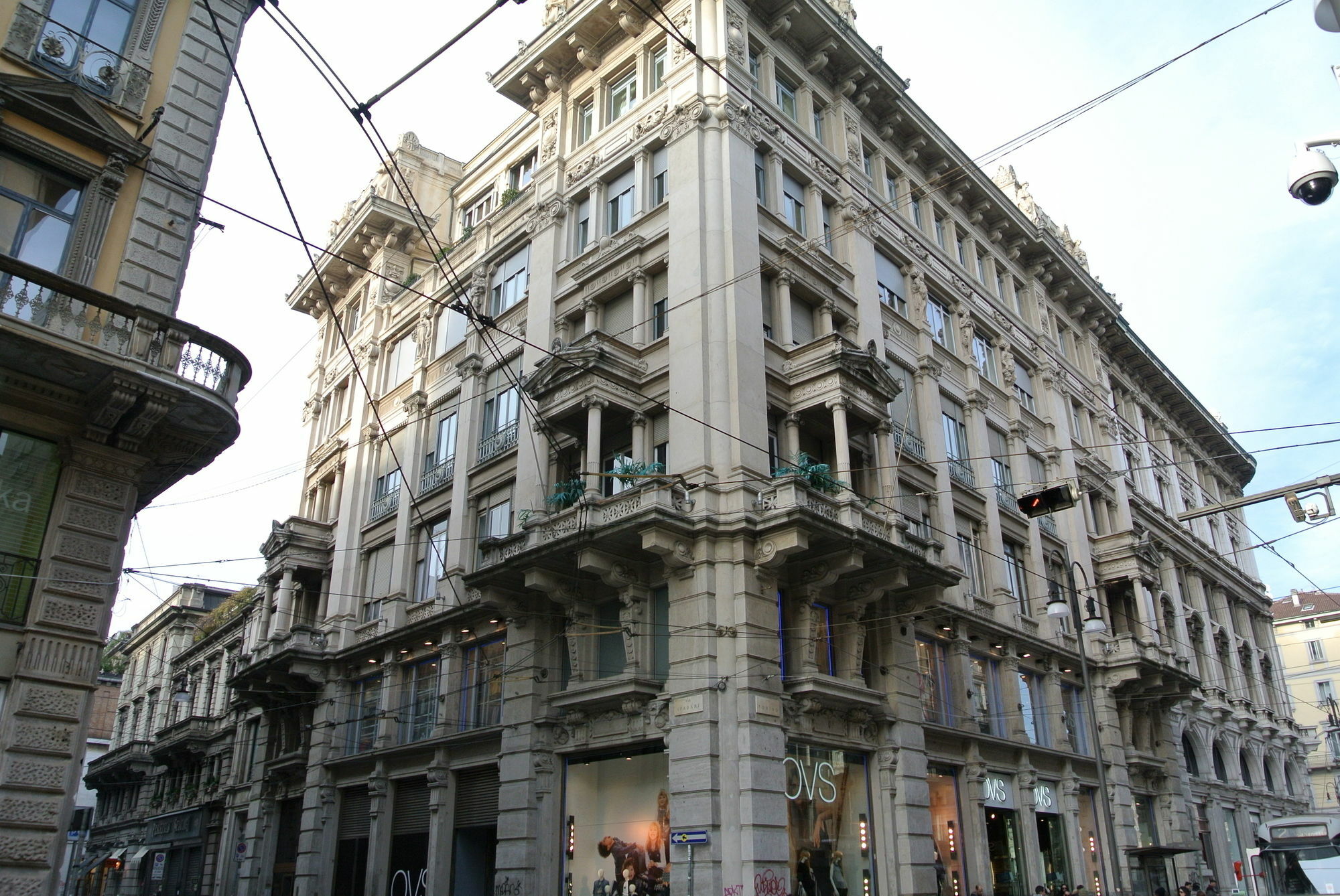 Duomo Inn Milão Exterior foto